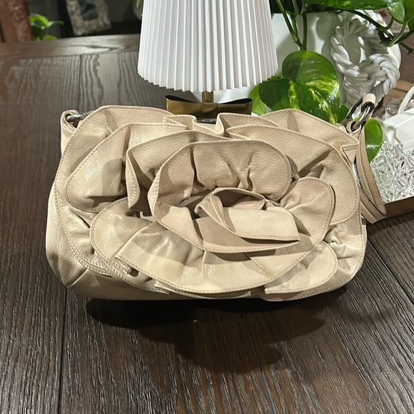 Yves Saint Laurent Should Bag - Picture 2 of 6